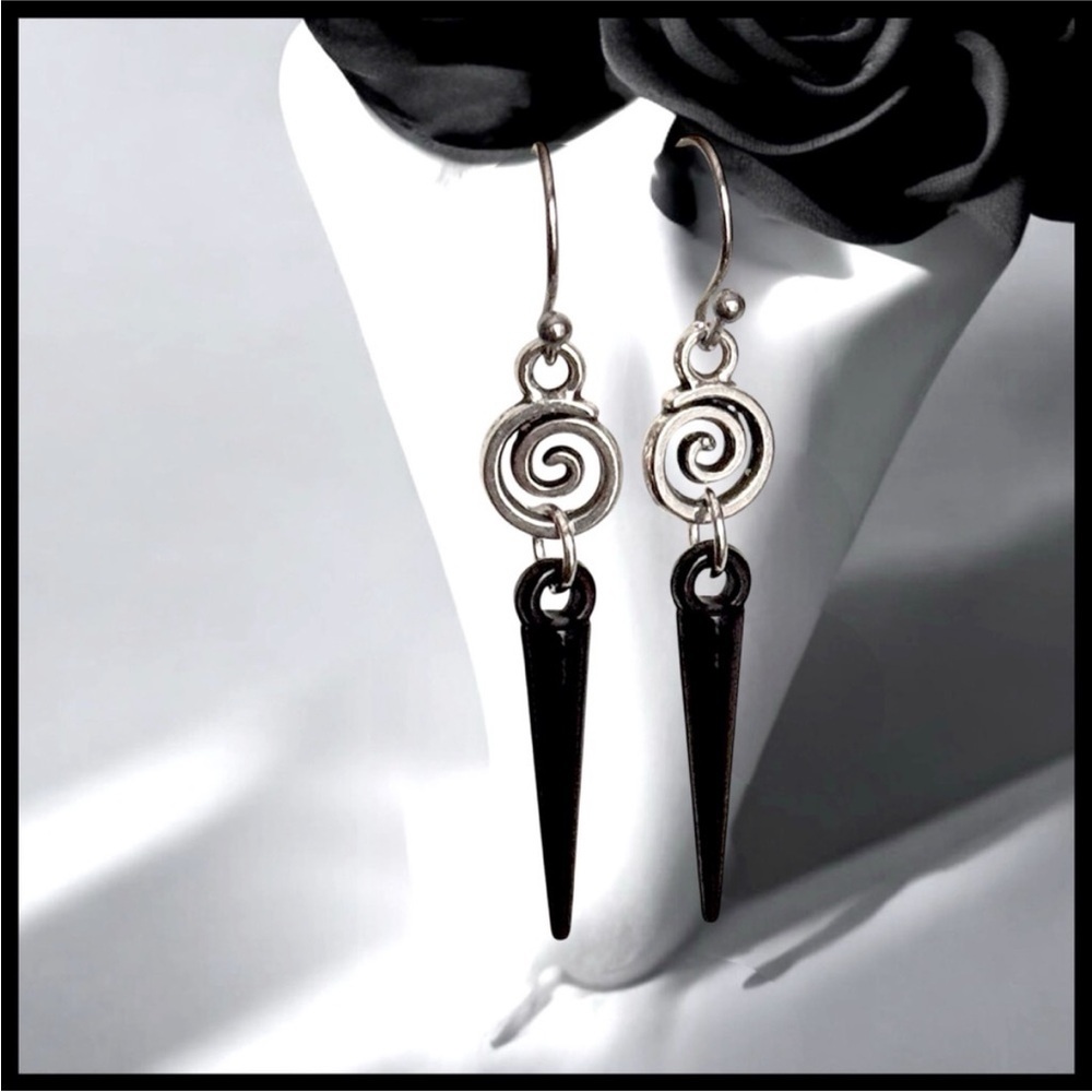 5 For $25💫Alternative Black Spike Dangles With a Silver Swirl Accent
